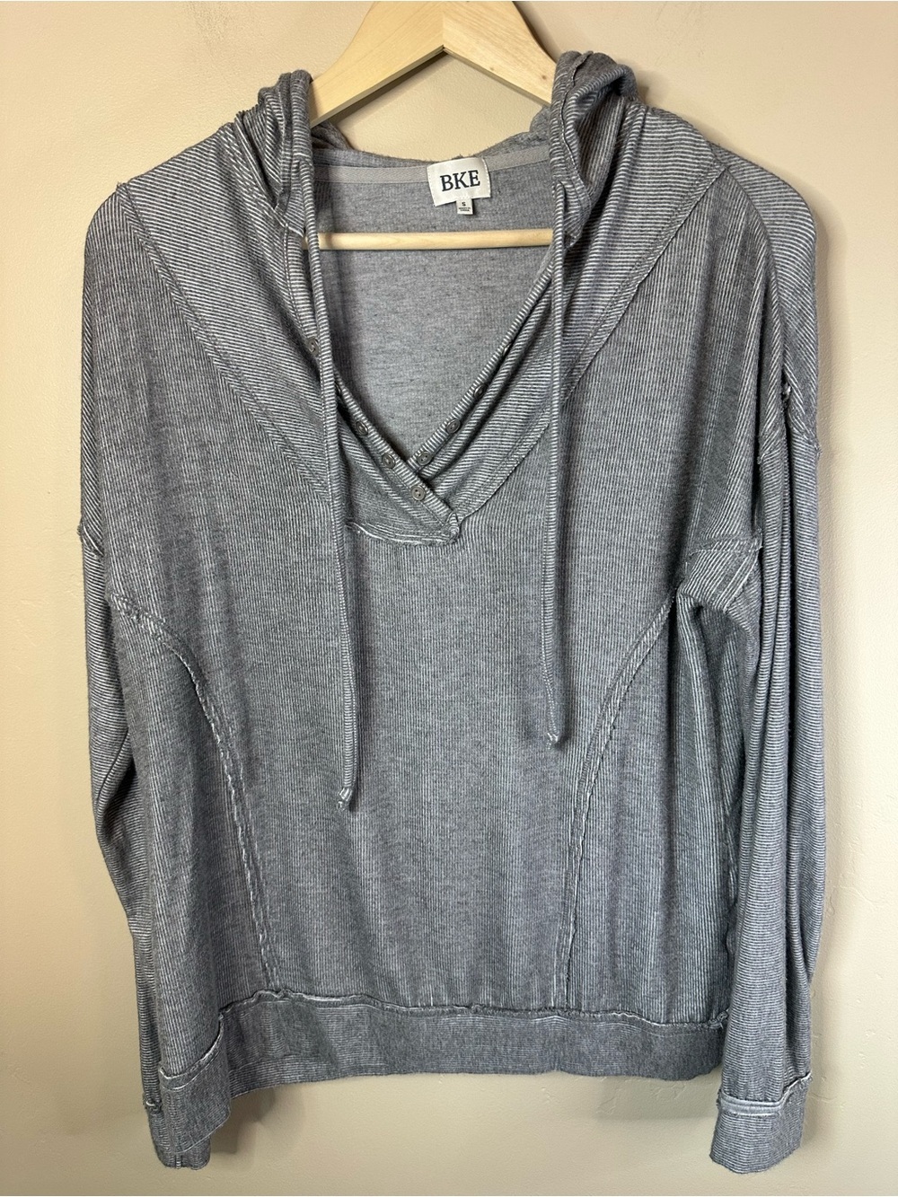 BKE Women’s Small Gray Soft Knit Hooded Dolman Sleeve V‑Neck Pullover